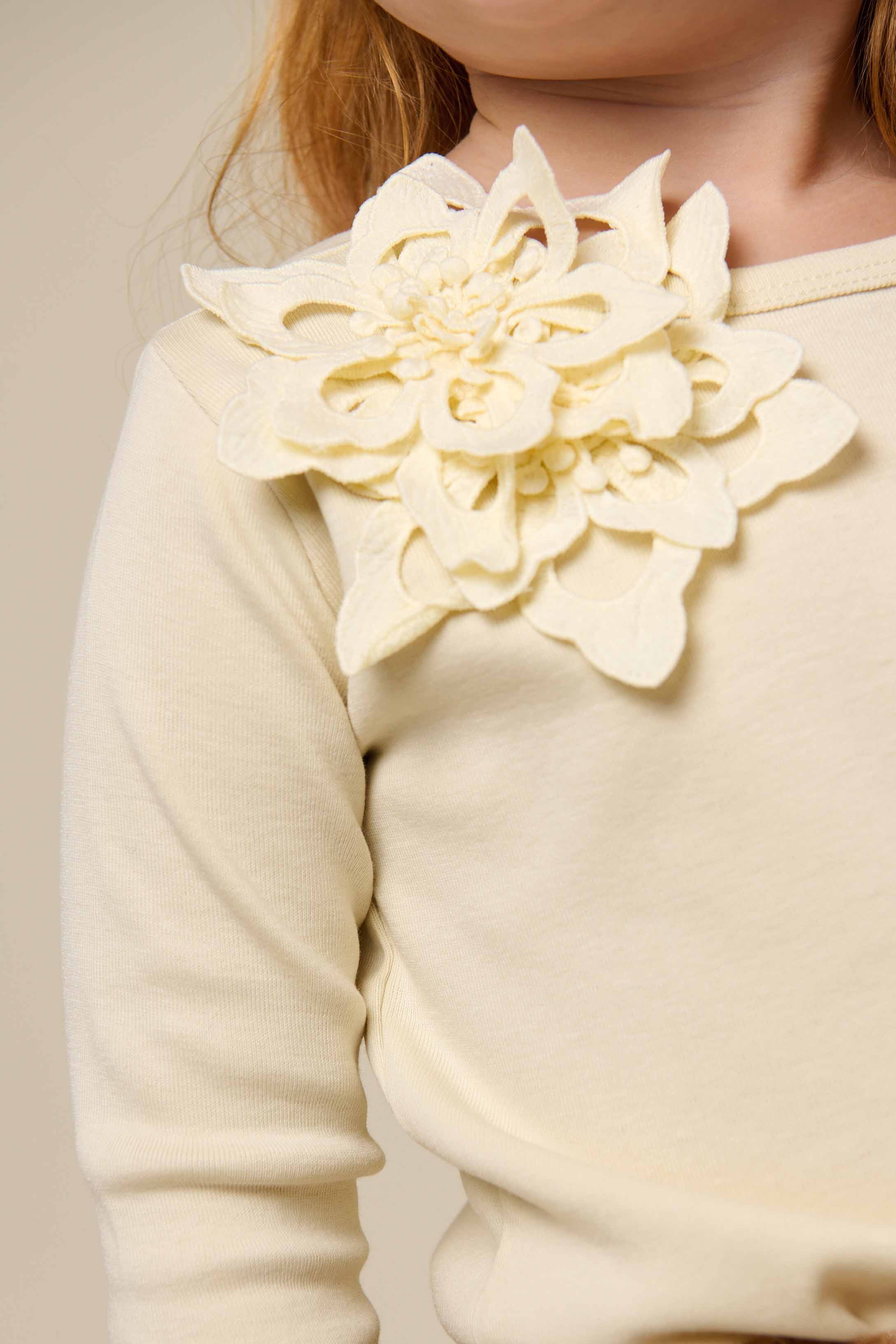 T-shirt with Flower Application - Kids - Offwhite | 101231 Sarah