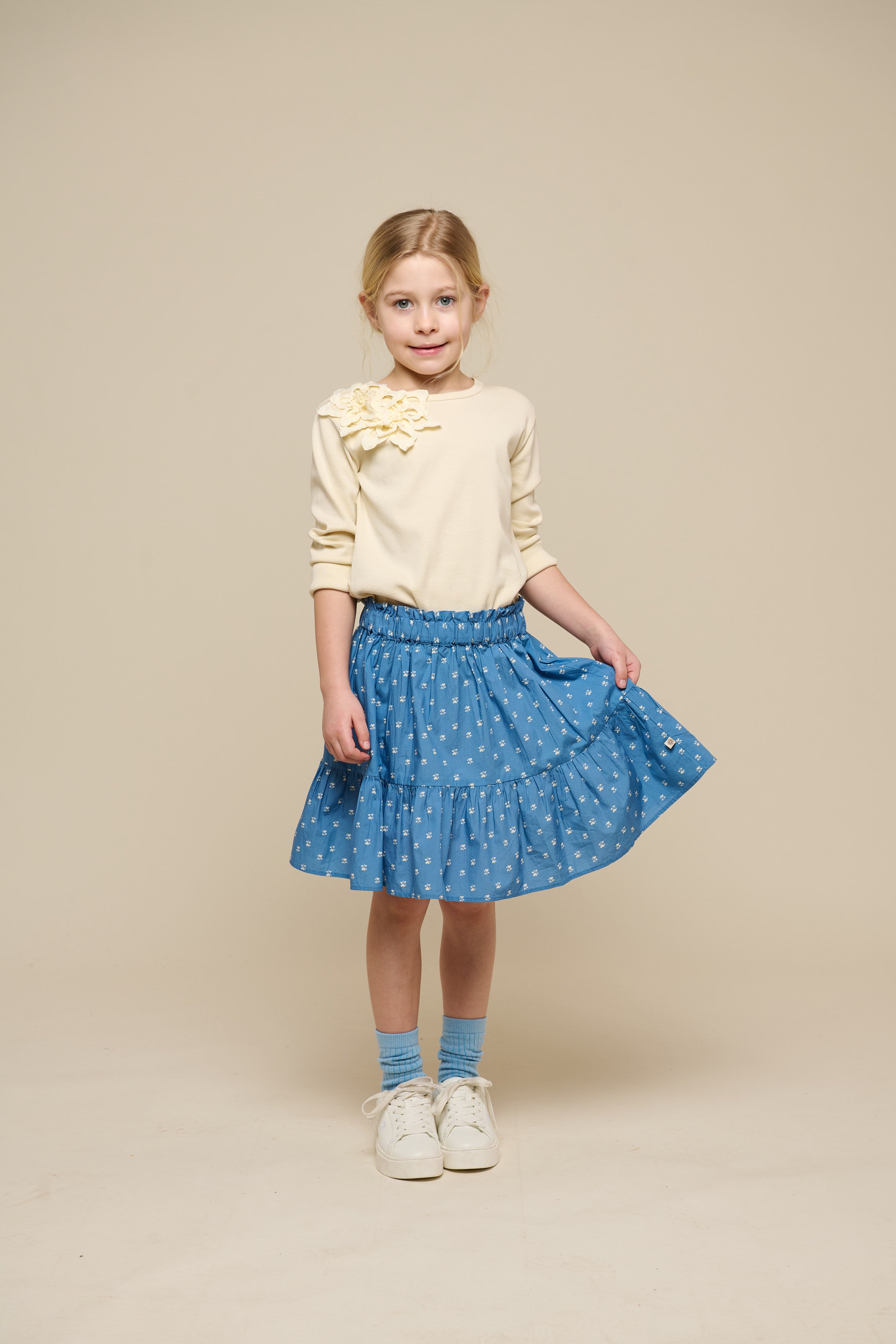 T-shirt with Flower Application - Tween - Offwhite | 101232 Sarah