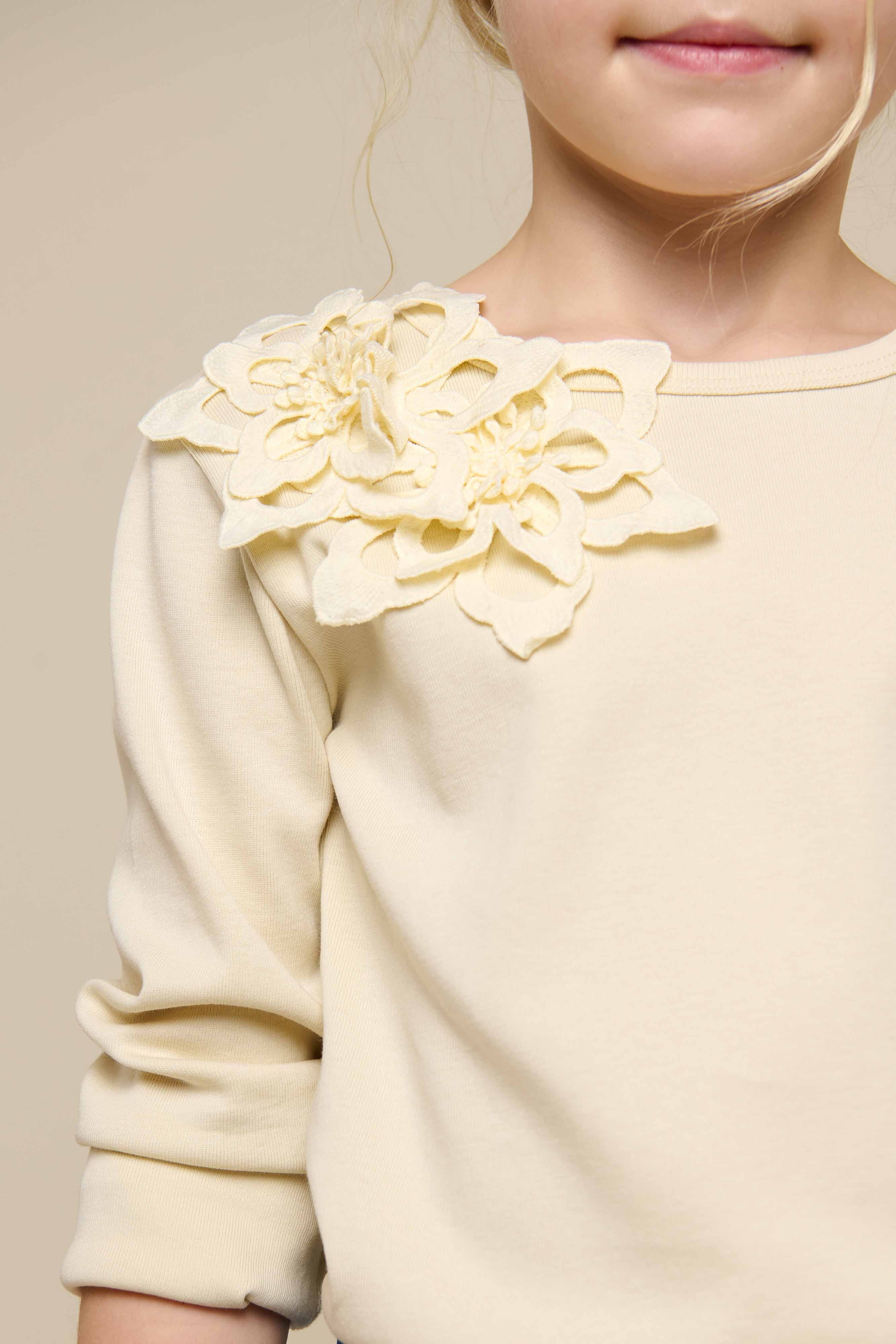 T-shirt with Flower Application - Tween - Offwhite | 101232 Sarah