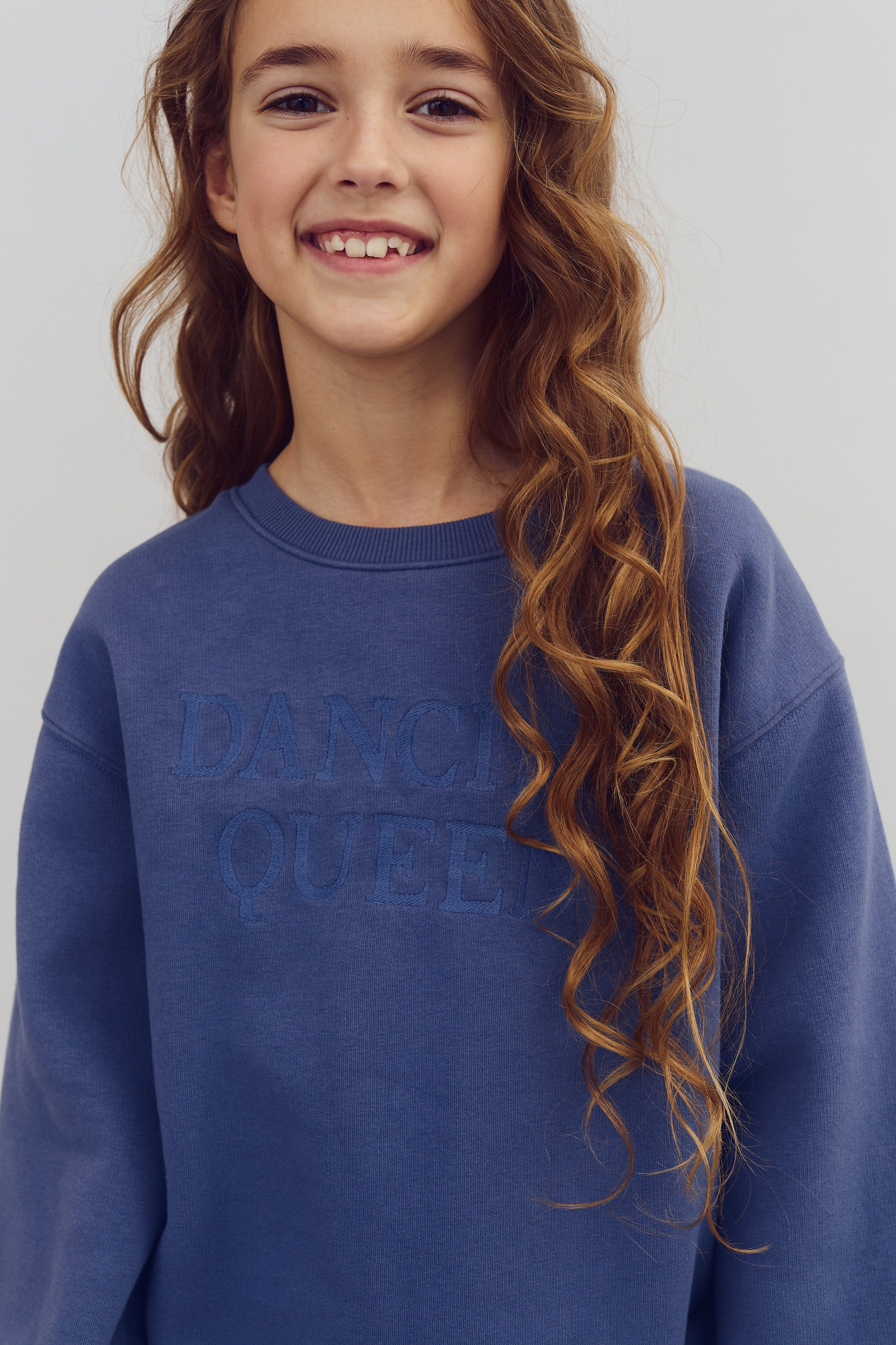 Oversized Sweatshirt w. Embroidery - Tween - Vintage Blue